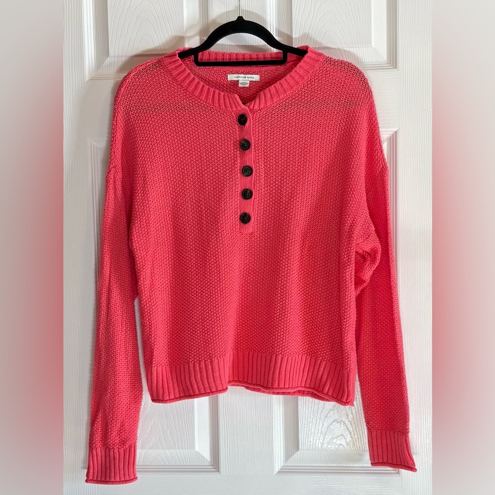 AMERICAN EAGLE Women’s Bright Coral Pink Button-Up Crew Neck Sweater size M